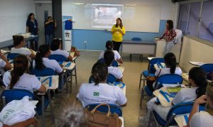 Alunos do Centro Brasileiro de Cursos visitam estrutura do Cesmac 06