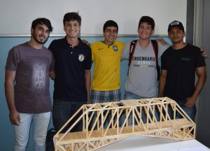 Palitos- de- picolé- viram- pontes- no- curso- de- Engenharia- Civil- Cesmac  23