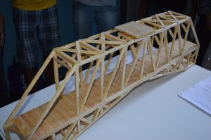 Palitos- de- picolé- viram- pontes- no- curso- de- Engenharia- Civil- Cesmac 23