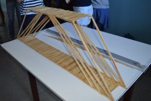 Palitos- de- picolé- viram- pontes- no- curso- de- Engenharia- Civil- Cesmac  23