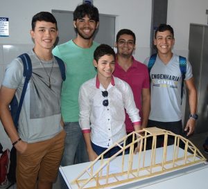 Palitos- de- picolé- viram- pontes- no- curso- de- Engenharia- Civil- Cesmac  23