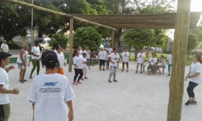 curso-de-servico-social-participa-de-acao-na-praca-da-faculdade-5