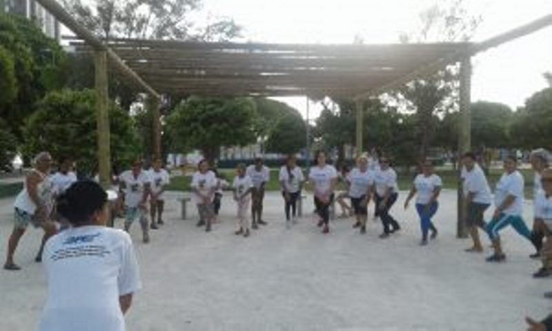 curso-de-servico-social-participa-de-acao-na-praca-da-faculdade-5