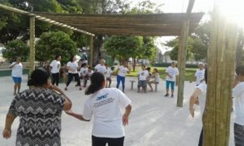 curso-de-servico-social-participa-de-acao-na-praca-da-faculdade-5