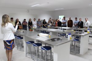 cesmac-inaugura-laboratorio-de-farmacia-e-homenageia-ruy-camara-17