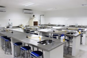 cesmac-inaugura-laboratorio-de-farmacia-e-homenageia-ruy-camara-17