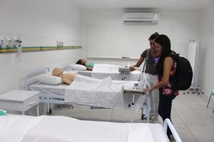 cesmac-inaugura-laboratorio-de-habilidades-para-area-de-saude-25