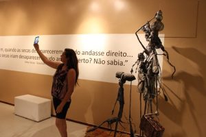 galeria-cesmac-de-arte-acolheu-os-familiares-na-espera-dos-candidatos-1-0-12