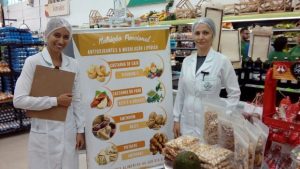 estudantes-de-nutricao-orientam-consumidores-em-supermercado-cesmac-8