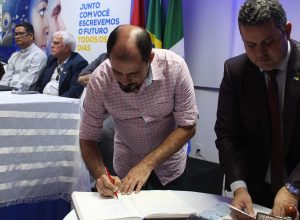 Correios- lança- selo- alusivo- aos- 45- anos- do- CESMAC-Feira_Cultural_CESMAC-na-Rua (67)