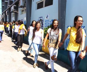 Feira- Cultural- CESMAC- na- Rua- promove- Abraço- Amigo-no -Setembro- Amarelo-(6)