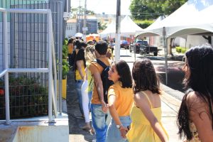 Feira- Cultural- CESMAC- na- Rua- promove- Abraço- Amigo-no -Setembro- Amarelo-(6)