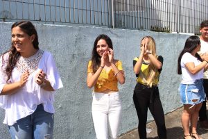 Feira- Cultural- CESMAC- na- Rua- promove- Abraço- Amigo-no -Setembro- Amarelo-(6)