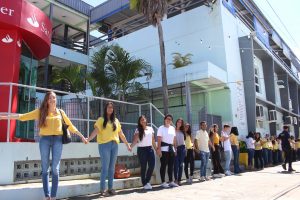 Feira- Cultural- CESMAC- na- Rua- promove- Abraço- Amigo-no -Setembro- Amarelo-(6)