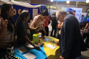 Programação- também- a- noite- com- música- e -apresentações- na- Feira- Cultural- do- CESMAC-(49)