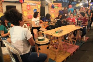 Programação- também- a- noite- com- música- e -apresentações- na- Feira- Cultural- do- CESMAC-(49)