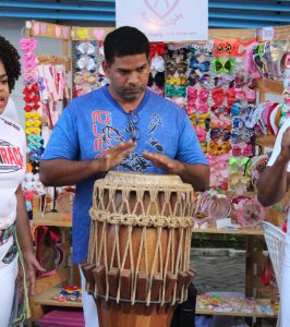 Tarde- de -sexta- na- Feira- Cultural- CESMAC- na- Rua- com- Música- Artesanato- e -muito -mais -(88)