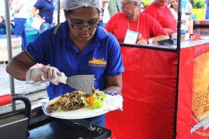 Tarde- de -sexta- na- Feira- Cultural- CESMAC- na- Rua- com- Música- Artesanato- e -muito -mais -(88)