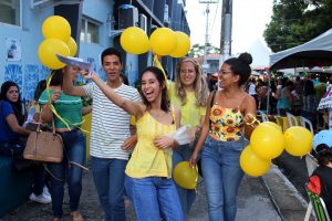 Tarde- de -sexta- na- Feira- Cultural- CESMAC- na- Rua- com- Música- Artesanato- e -muito -mais -(88)
