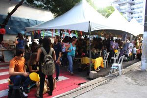 Tarde- de -sexta- na- Feira- Cultural- CESMAC- na- Rua- com- Música- Artesanato- e -muito -mais -(88)