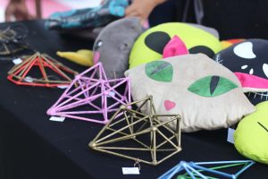 Tarde- de -sexta- na- Feira- Cultural- CESMAC- na- Rua- com- Música- Artesanato- e -muito -mais -(88)