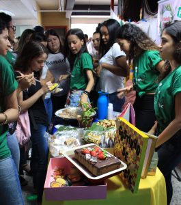 Tarde- de -sexta- na- Feira- Cultural- CESMAC- na- Rua- com- Música- Artesanato- e -muito -mais -(88)