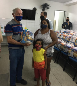 CESMAC- entrega- cestas- básicas- e- brinquedos- para- crianças -do -Projeto- Crescer-(14)