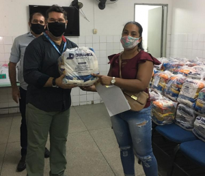 CESMAC- entrega- cestas- básicas- e- brinquedos- para- crianças -do -Projeto- Crescer-(14)