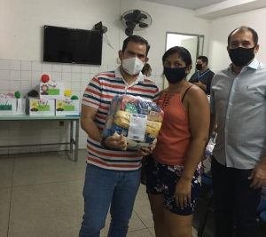 CESMAC- entrega- cestas- básicas- e- brinquedos- para- crianças -do -Projeto- Crescer-(14)