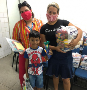 CESMAC- entrega- cestas- básicas- e- brinquedos- para- crianças -do -Projeto- Crescer-(14)