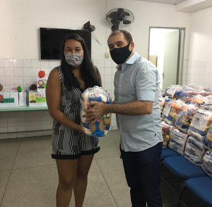 CESMAC- entrega- cestas- básicas- e- brinquedos- para- crianças -do -Projeto- Crescer-(14)