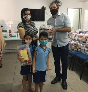 CESMAC- entrega- cestas- básicas- e- brinquedos- para- crianças -do -Projeto- Crescer-(14)