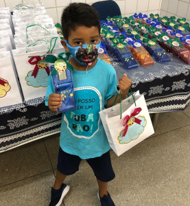 CESMAC- entrega- cestas- básicas- e- brinquedos- para- crianças -do -Projeto- Crescer-(14)