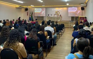 CESMAC promove debate interdisciplinar sobre uso de canetas emagrecedoras e reforça formação crítica dos estudantes