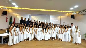 Cerimônia da Lâmpada emociona estudantes de Enfermagem do Cesmac e celebra tradição da profissão