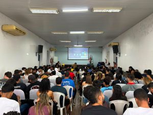 Trajetórias que inspiram: egressos retornam ao CESMAC para encontro com estudantes de Educação Física