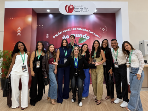 Professora do Cesmac participa de congresso internacional de Nutrição em São Paulo e mobiliza estudantes para experiência científica