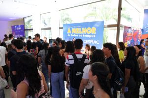 Cesmac marca presença no Feirão do Estudante e aproxima futuros universitários das possibilidades de formação