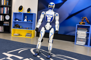 Tradição que acompanha o futuro: Cesmac amplia investimentos em tecnologia com novo robô humanoide